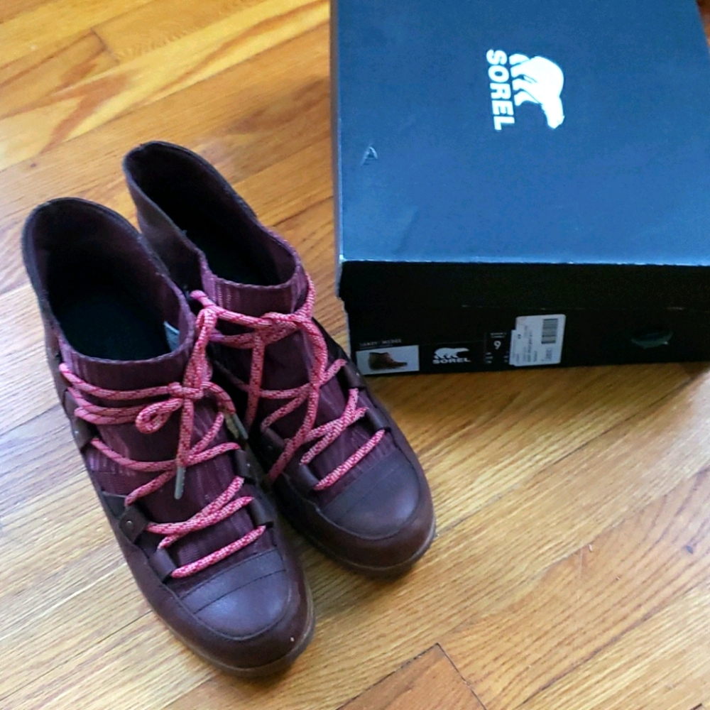 Sorel Women's Sandy Wedge Redwood Bootie
